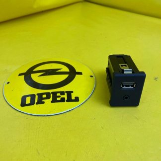NEU + ORIGINAL Opel Insignia A Zafira C USB + AUX Anschluss