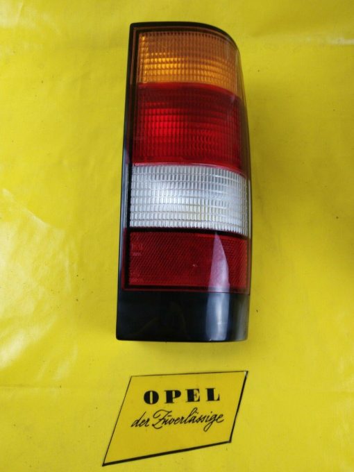 NEU + ORIGINAL Opel Kadett D Kombi Caravan Rücklicht Beleuchtung Licht rechts