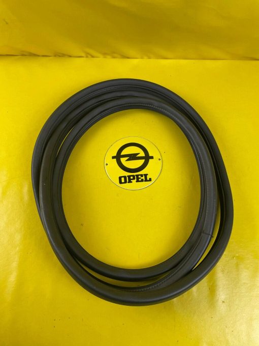 NEU + ORIGINAL Opel Omega A Kombi Türdichtung hinten Türgummi Door Rubber Tür