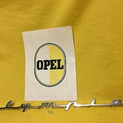 NEU+ORIG Opel Olympia Bj 1956 Emblem Schriftzug Chrom auf Kotflügel NEUTEIL OVP