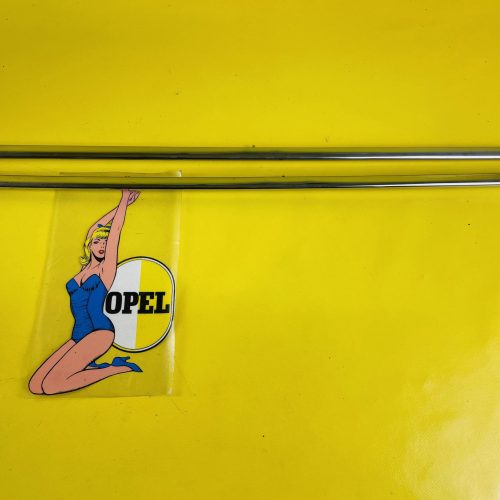 NEU + ORIGINAL Opel Rekord A/B Zierleiste Seitenwand Endspitze Chrom