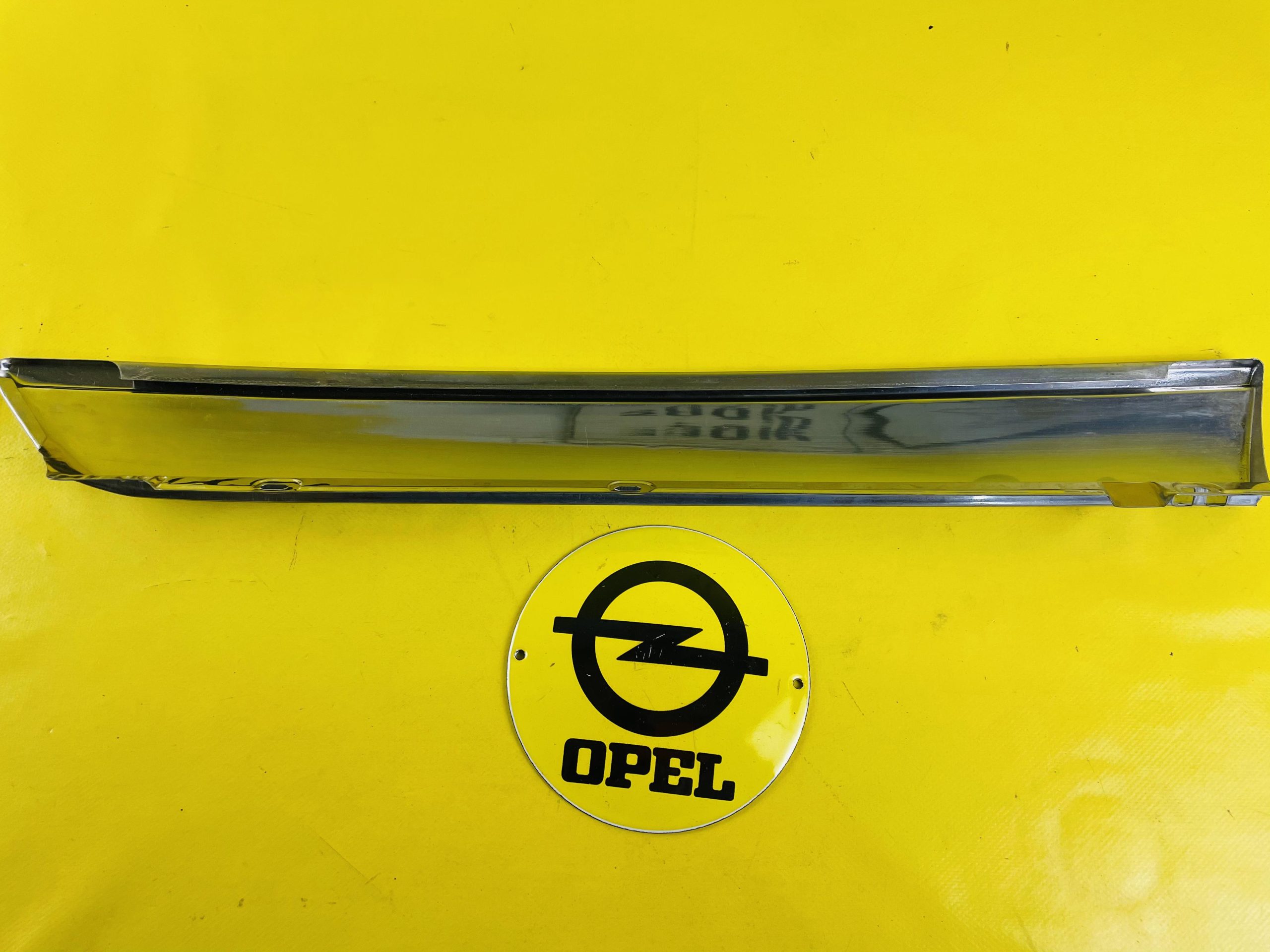 NEU + ORIGINAL Opel Rekord D Kombi Caravan Zierleiste Seitenteil Chrom  breit Endspitze
