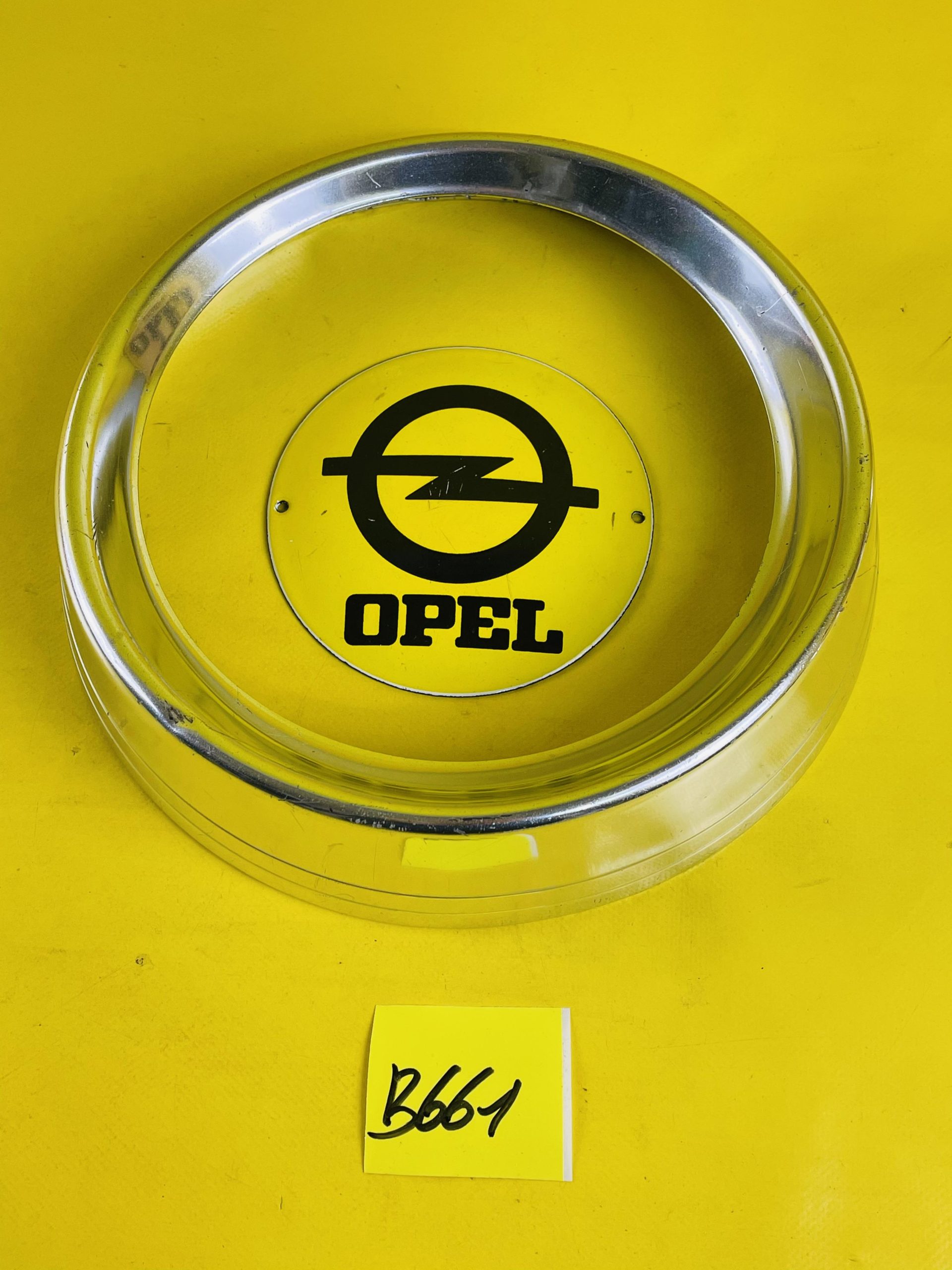 Opel Kapitän PL2,6 Zierring Scheinwerfer Kotflügel Chrom