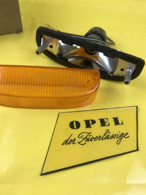 NEU + ORIGINAL Opel Manta A Blinker rechts / links Gehäuse + Glas Blinkleuchte
