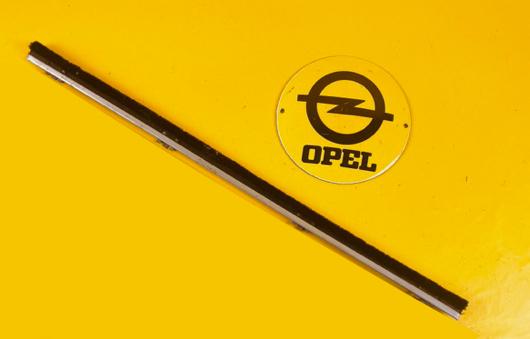 NEU + ORIGINAL Türschachtsamt innen Klammern Bürsten Opel Kadett B Olympia A 4-türer