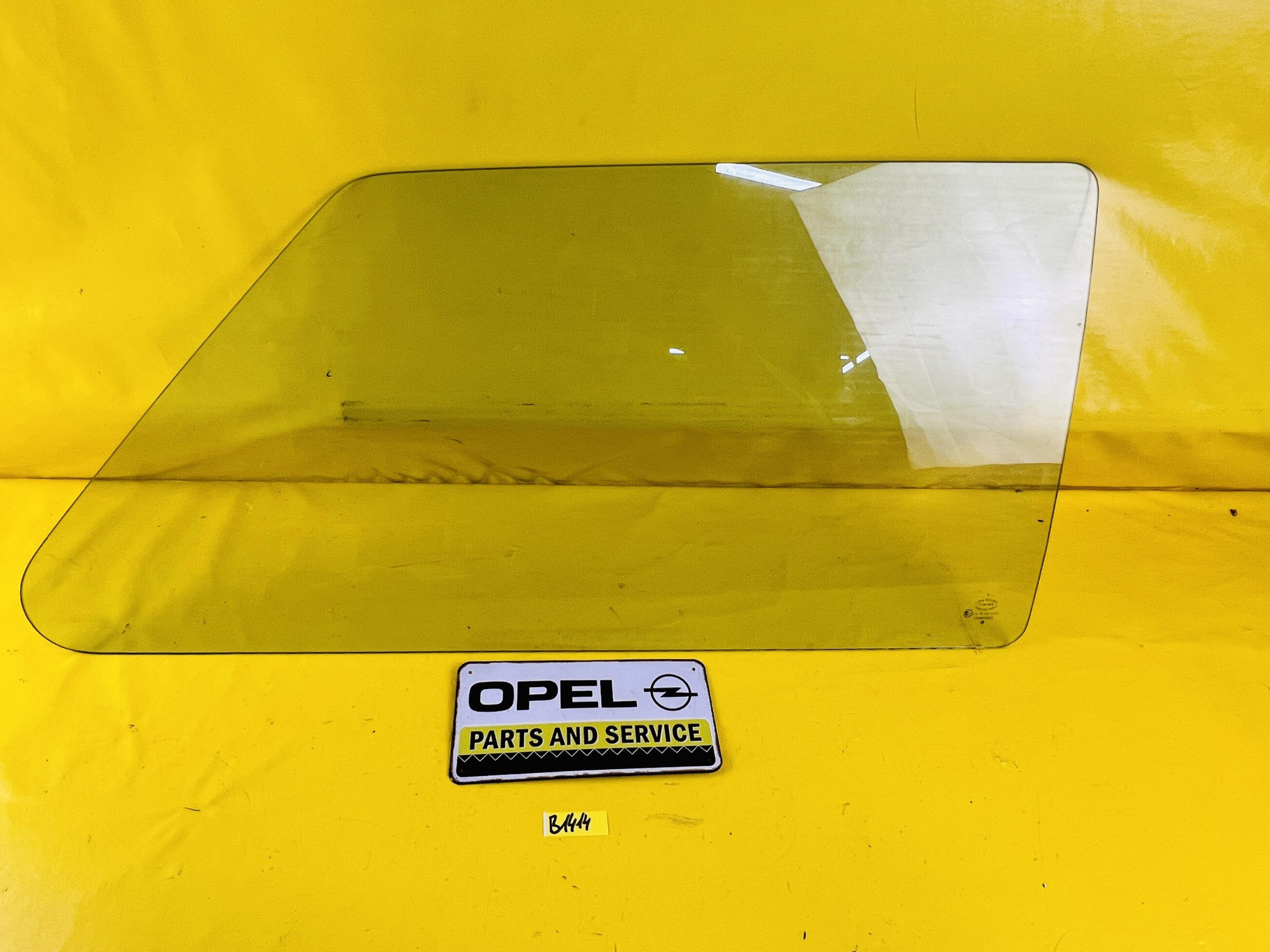 Opel Corsa: Sonnenschutz, Front, Heck, Seitenscheiben