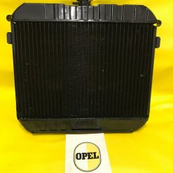 NEU + ORIGINAL OPEL Commodore A Automatik Kühler Wasserkühler 2,2 2,5 2,8 GS/E