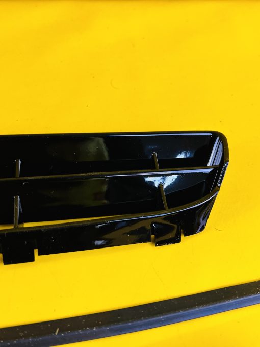 Gitter für Einlass Luftansaugung auf Motorhaube Opel Monterey Neu + Original