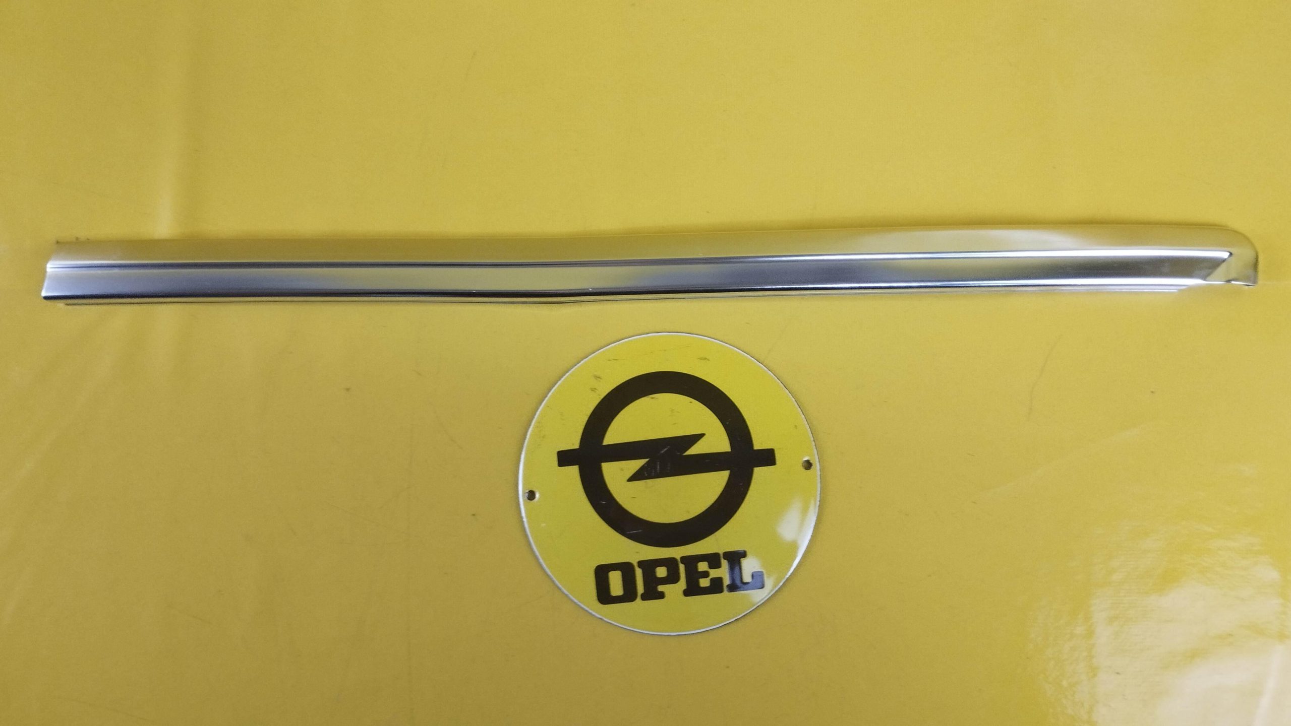 Zierleiste Opel Ascona C für Türfenster Chrom Rahmen Leiste Neu