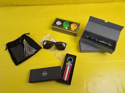 Konvolut Opel Adam Accessoires Set Geschenkset Sonnenbrille Kugelschreiber etc. Original Neu