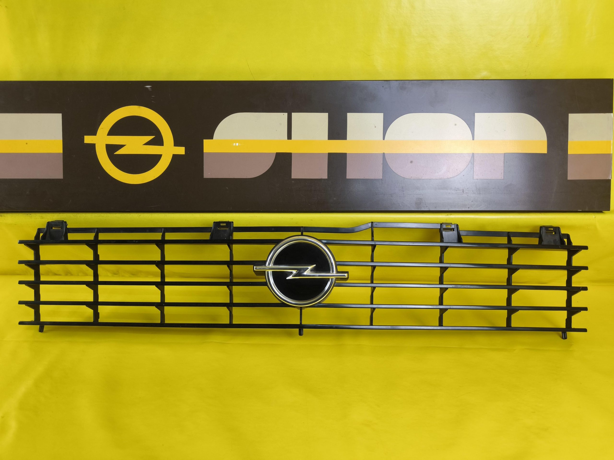 Kühlergrill Opel Kadett C 2te Serie Grill Kühler Kühlergitter GM Neu Original Kühlergrill Opel Kadett C 2te Serie Grill Kühler Kühlergitter GM Neu Original