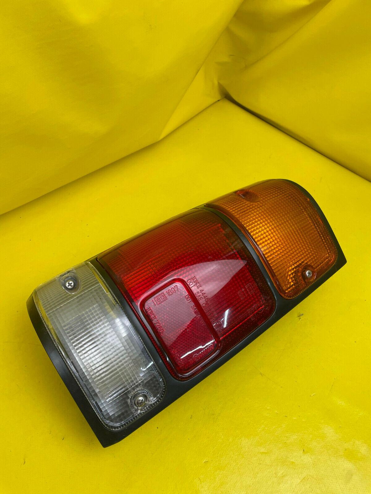 ID_21880_orig-1.jpg NEU Isuzu Rodeo / Honda Passport Heckleuchte Rücklicht Rear light links