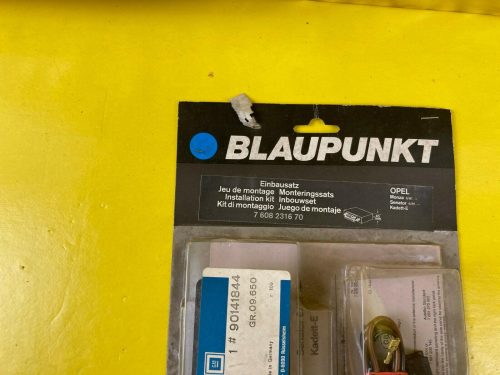 NEU + ORIGINAL Opel Monza Senator A Kadett E Einbausatz Radio Blende Kabel