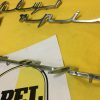 NEU + ORIGINAL OPEL Olympia Rekord 1957 Oly 57 Emblem Kotflügel Chrom Schriftzug