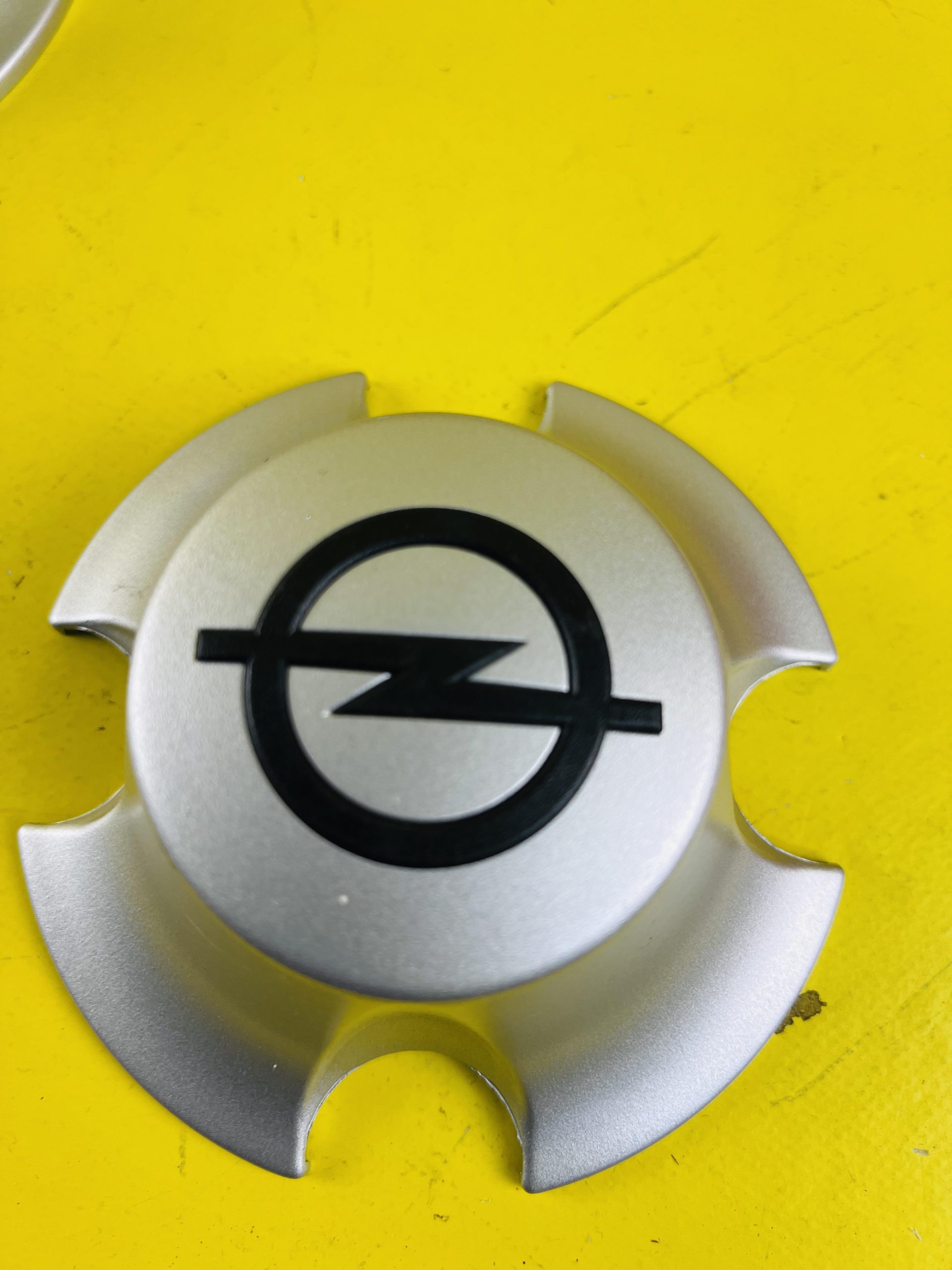 ID_54583_orig-1.jpg Nabendeckel für Felge Opel Rekord E Commodore C Neu + Original
