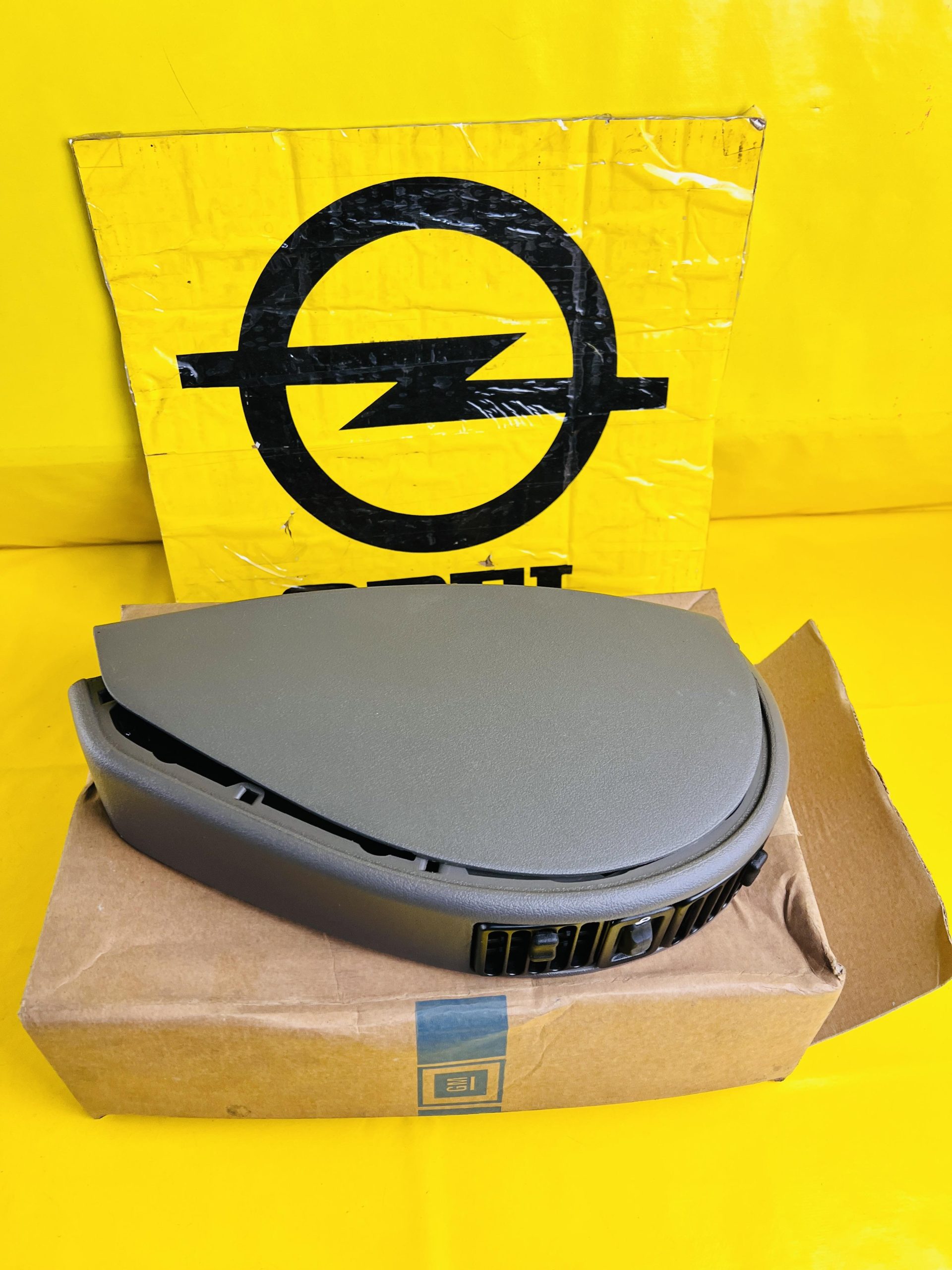 ID_61782_orig.jpg Gehäuse Lüftung Armaturenbrett links Heizung Opel Omega A Neu + Original