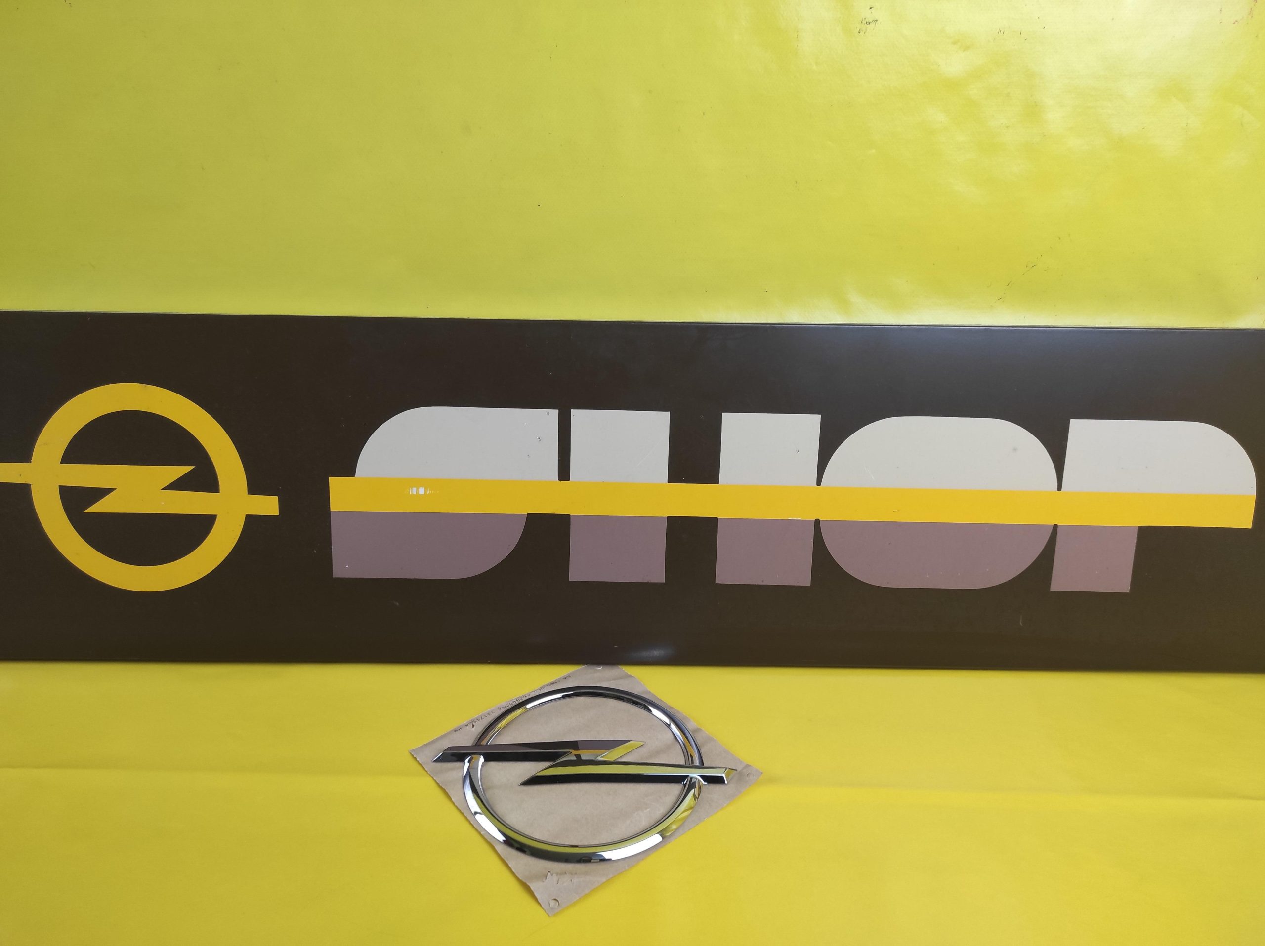 ID_83132_orig.jpg Emblem Opel Astra H Kombi Zafira B Schriftzug Opelzeichen Heckklappe Kofferdeckel GM 93182916 13171584 Neu Original