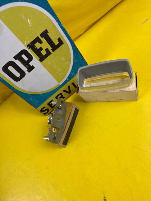 NEU + ORIGINAL Opel GT A L Beleuchtung Rückfahrscheinwerfer Glas Gehäuse Sockel