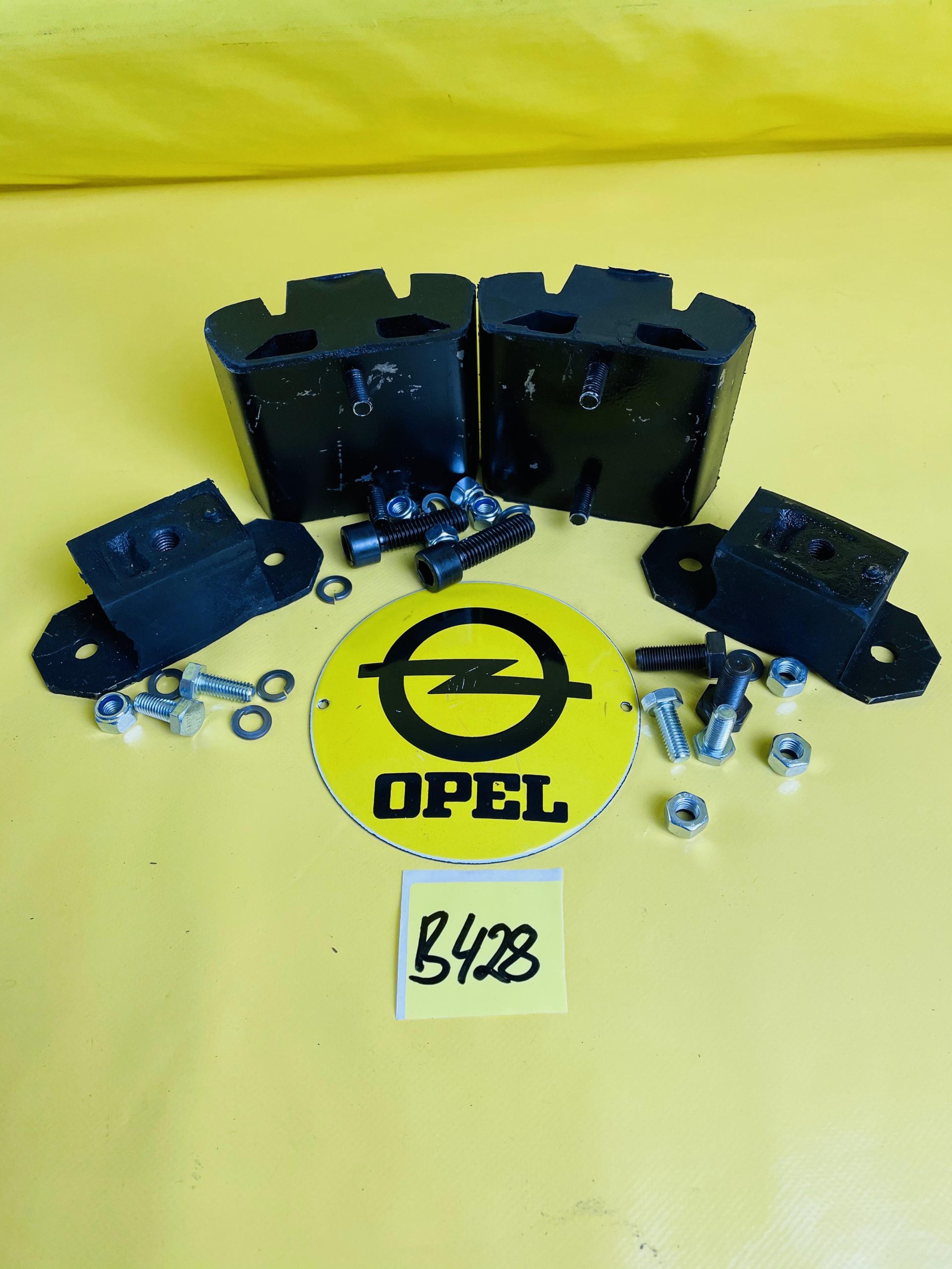 ID_48079_orig.jpg NEU Opel Kapitän P2,5 Schlüsselloch + PL2,6 Motorgummilager Komplettsatz