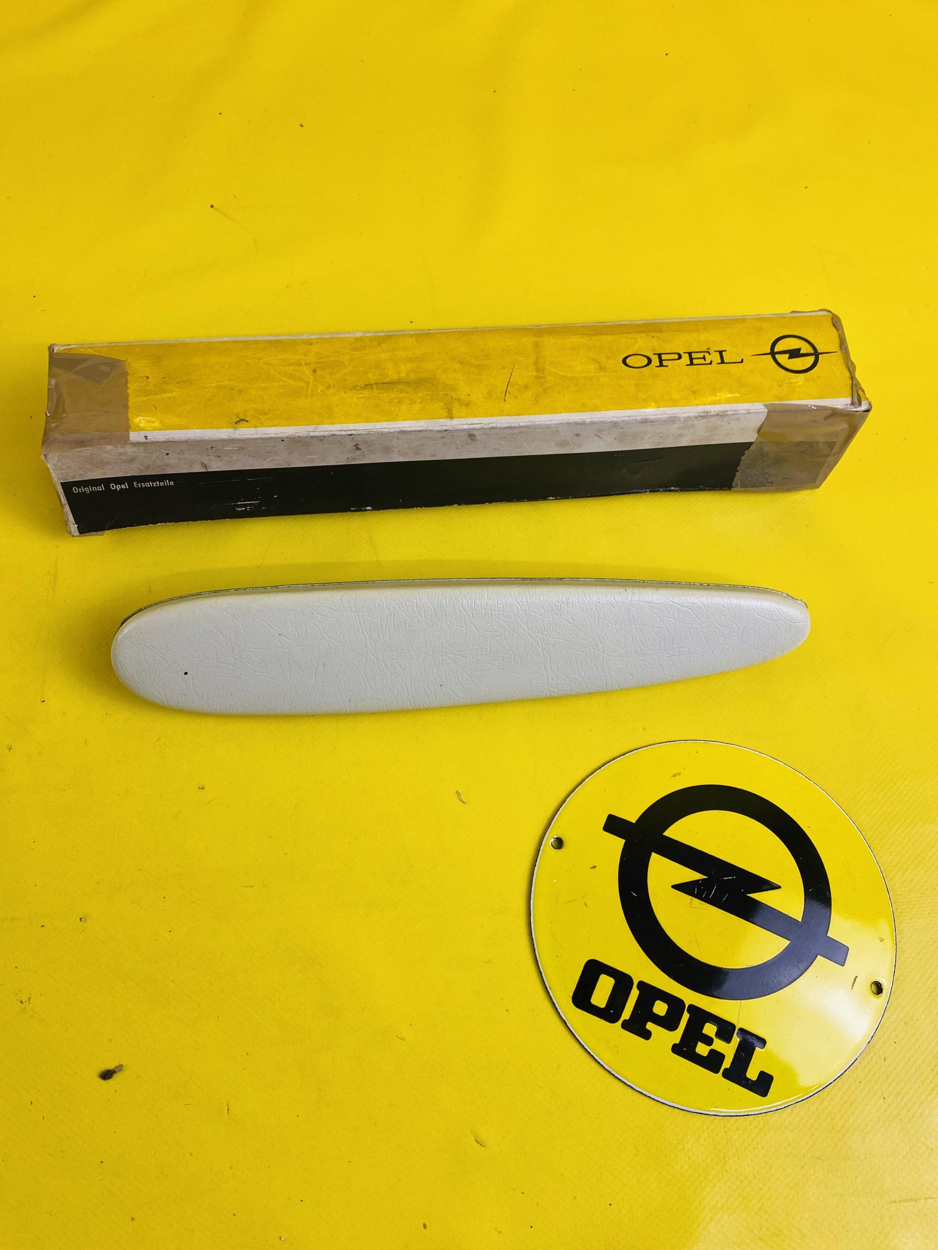 ID_51100_orig.jpg Neu + Original Opel Olympia Rekord P2 Polster Tür Armlehne Alabastergrau Grün
