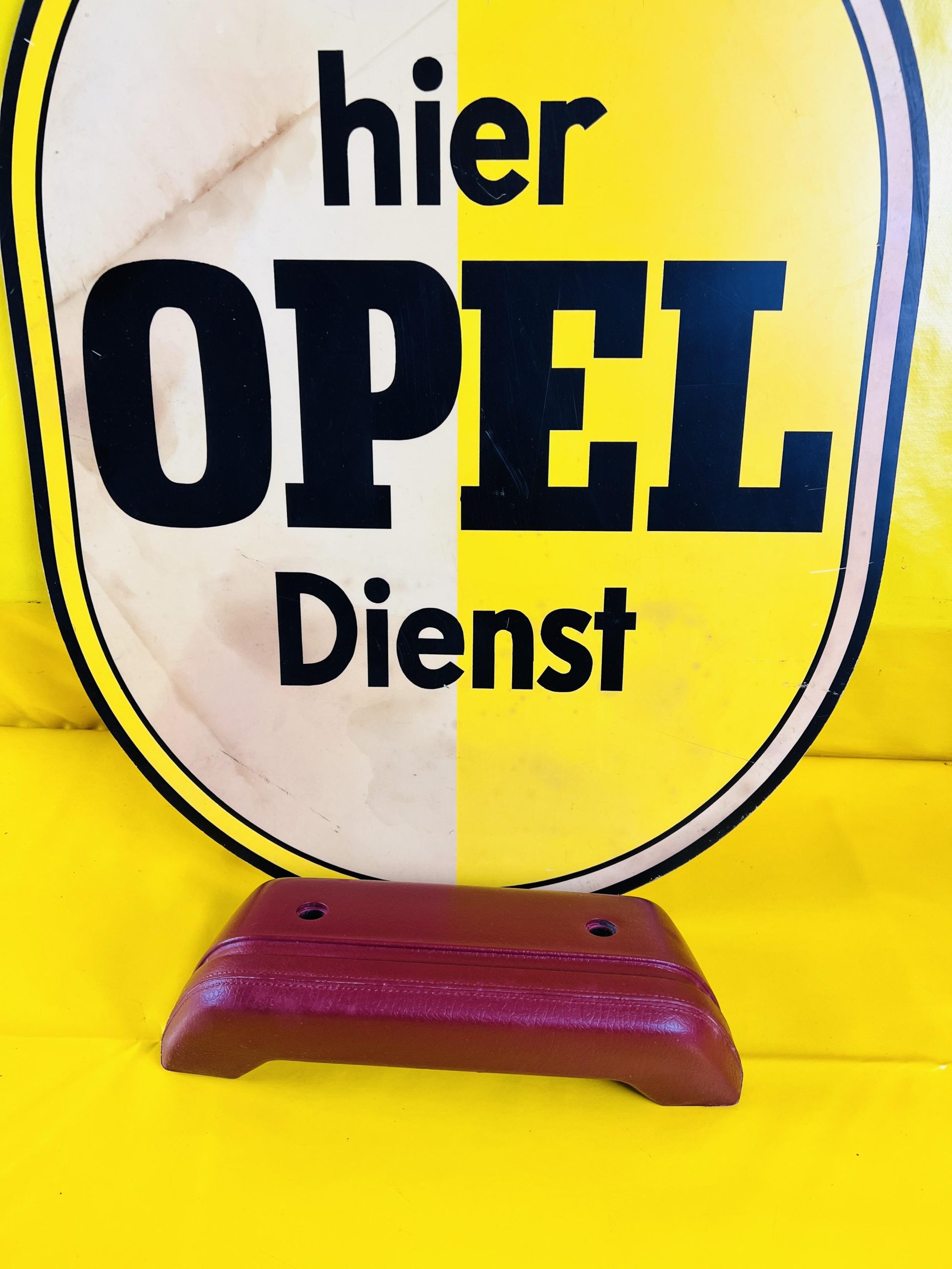 ID_58243_orig.jpg Armlehne Türgriff Polster rot Opel Rekord C Neu + Original