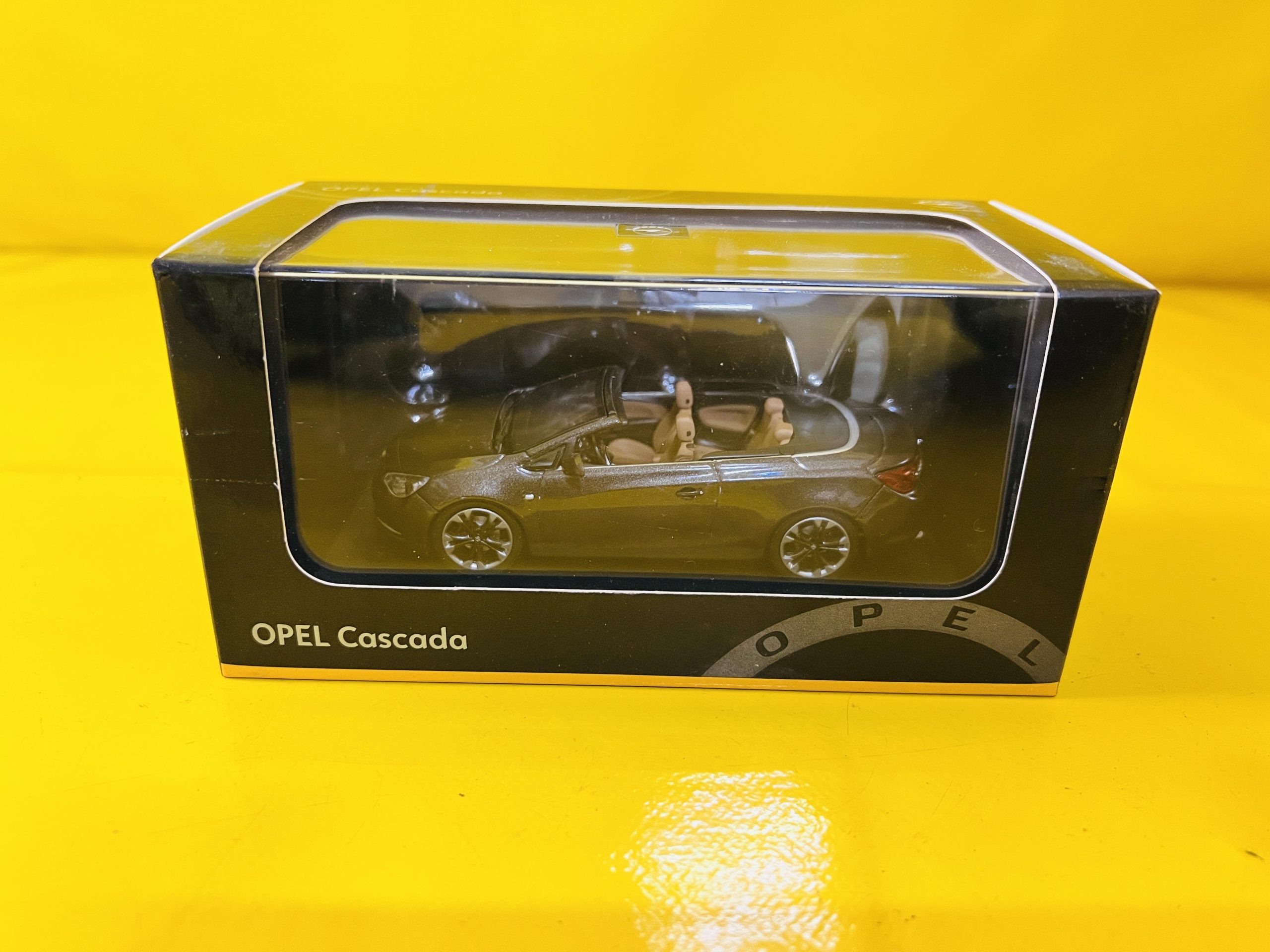 ID_63106_orig-1.jpg Modellauto Opel Collection 1:43 Opel Cascada Cabrio Mahagony