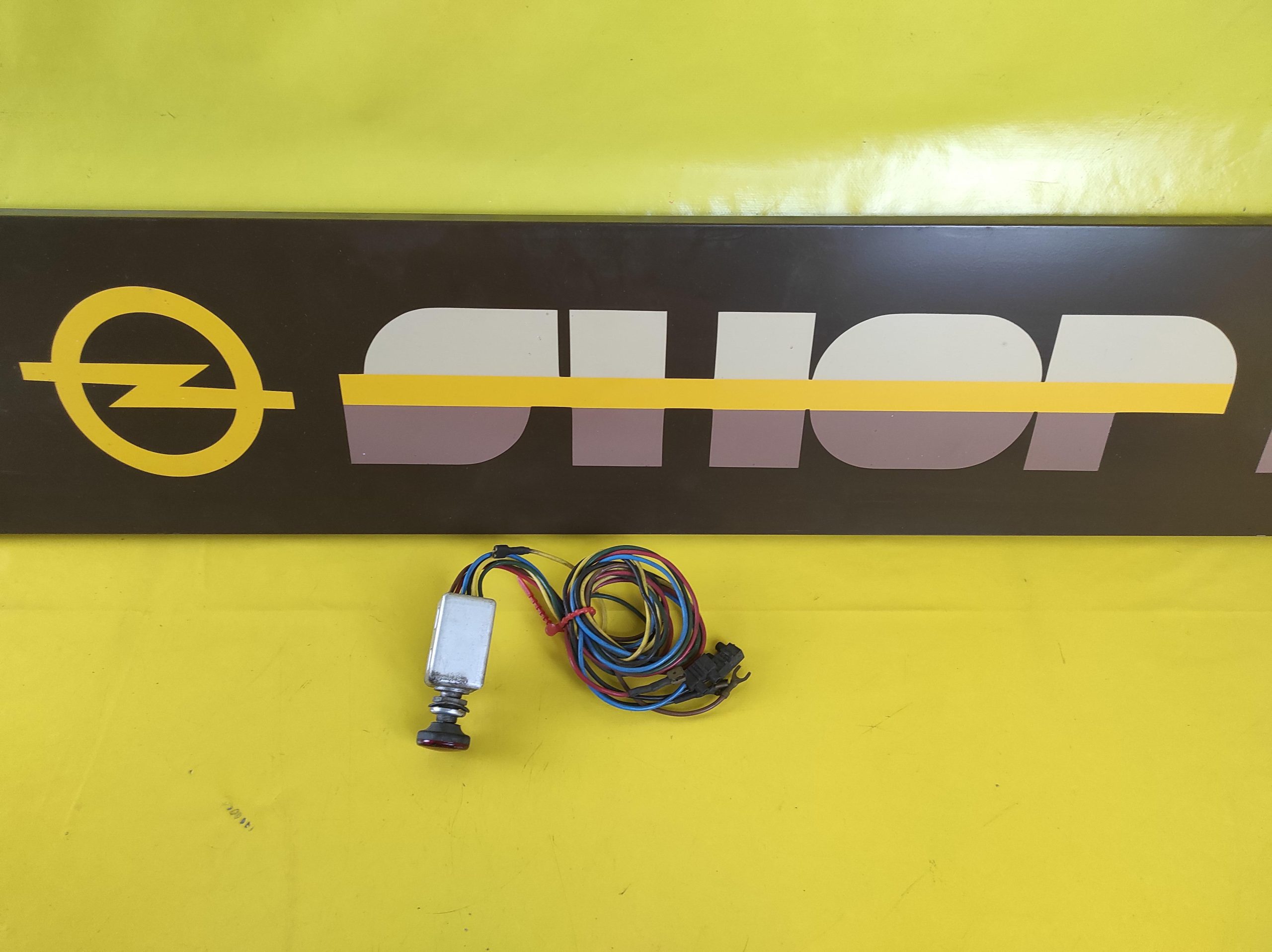 ID_73838_orig.jpg Warnblinkschalter Bosch 12 Volt Oldtimer Youngtimer Universal Traktor PKW Neu Original