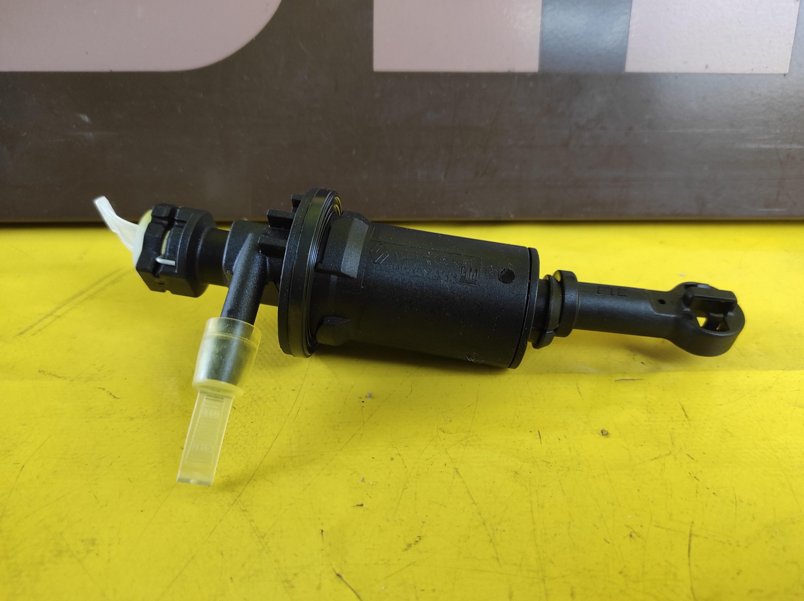 ID_80111_orig.jpg Kupplungsgeberzylinder Opel Vivaro A Clutch cylinder gear box GM 91165691 93857433 Neu Original