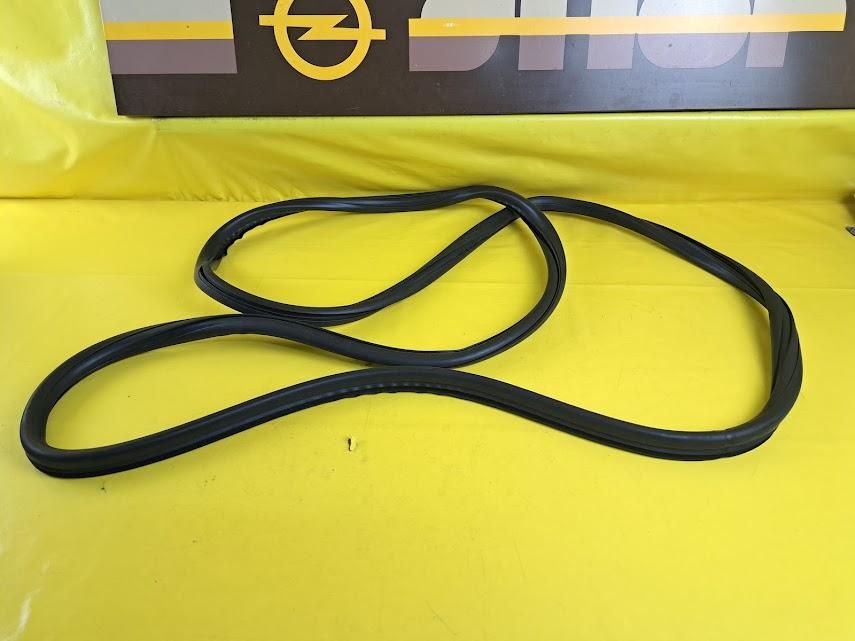 ID_86580_orig.jpg NEU + ORIGINAL Opel Kadett C Frontscheibendichtung mit Nut für Zierleiste NOS OE