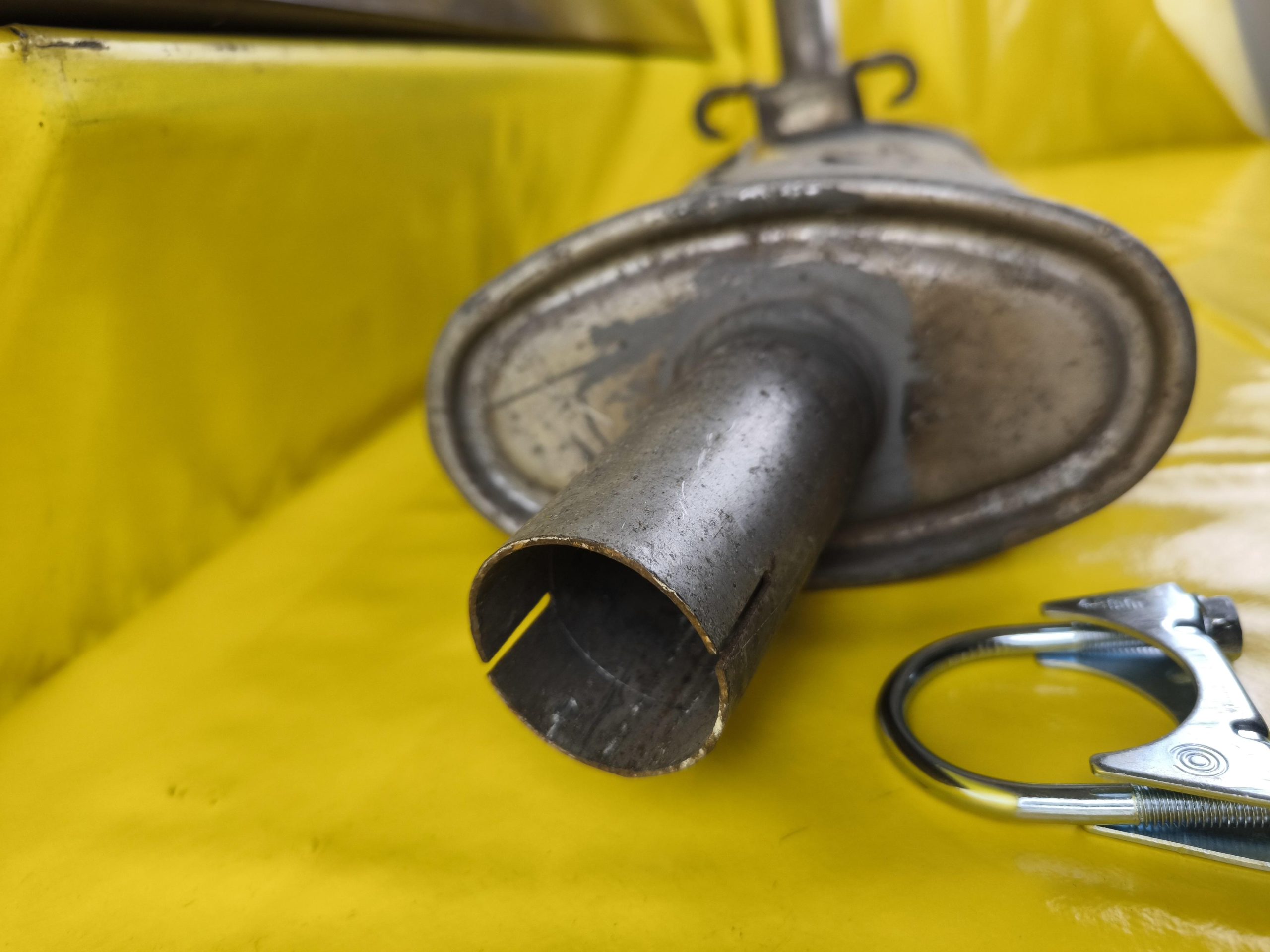 ID_89794_orig.jpg Auspuff Opel Rekord D 1,7 1,9 2,0 Commodore B 2,5S Mitteltopf Muffler GM 08960672 Neu Original