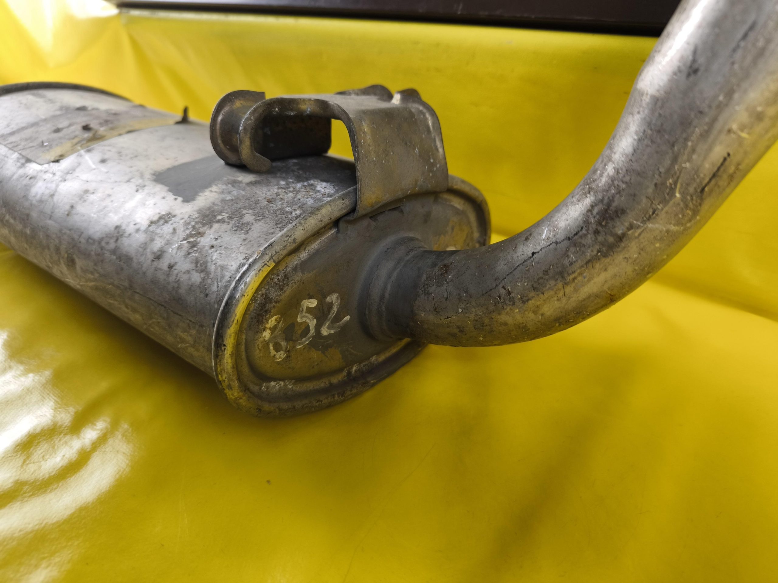 ID_89795_orig.jpg Auspuff Opel Rekord D 1,7 1,9 2,0 Commodore B 2,5S Mitteltopf Muffler GM 08960672 Neu Original