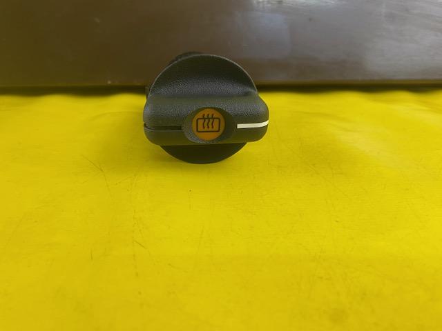 ID_99361_orig-1.jpg Schalter Heckscheibenheizung Opel Astra F Drehknopf GM 90328615