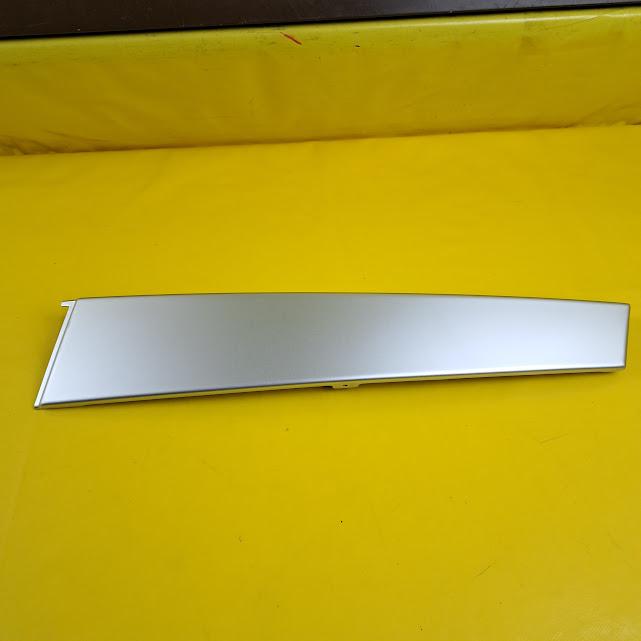 ID_120310_orig.jpg Blende Porsche Cayenne 955 / 957 Zierleiste C-Säule OE 955543381004W9 Original Neu