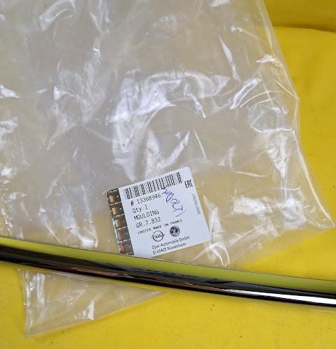 Zierleiste Stoßstange hinten Mitte Opel Astra J Caravan GM 13368946 Original Neu