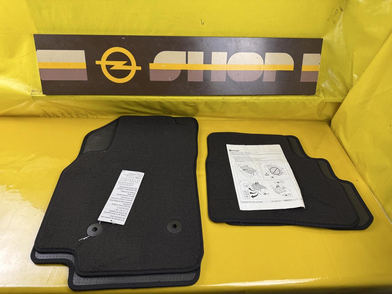 ID_133631_orig.jpg Fussmatten Satz Opel Karl Teppichmatten vorne hinten Schwarz 39090614 Orig. + Neu