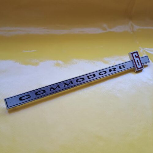 Emblem - Commodore 6 - Opel Commdore A für Kofferdeckel (?) Original Neu