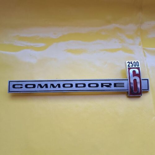 Emblem - Commodore 2500 6 - Opel Commodore A Coupe Schriftzug Kofferdeckel Original