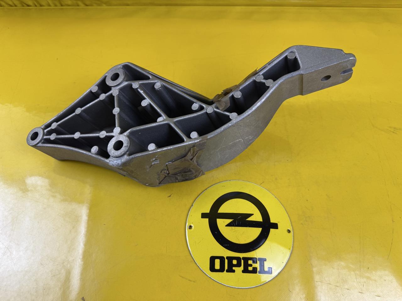 ID_135929_orig.jpg Halter Motoraufhängung vorne rechts Opel Vectra B 1,6 1,8 2,0 2,2 Orig. Neu