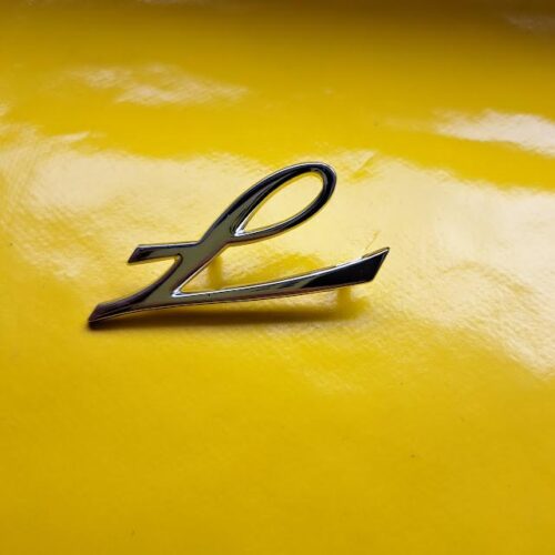 Emblem - L - Opel Kadett A Schriftzug Chrom auf Seitenwand Kotflügel Original Neu
