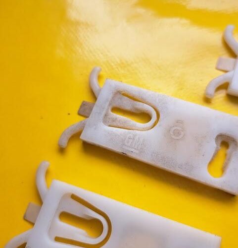 Halter Zierleiste breit Opel Rekord D / Commodore B Zierleistenhalter Original Neu