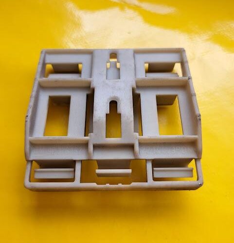 Halter Zierleiste Opel Omega A Kombi GM 90376182 Halter Heckklappe Original Neu