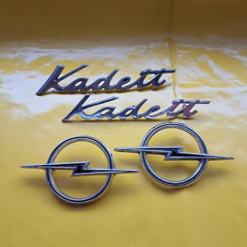 Emblem Opel Kadett B Schriftzug schräg Motorhaube Kotflügel Kofferdeckel Original