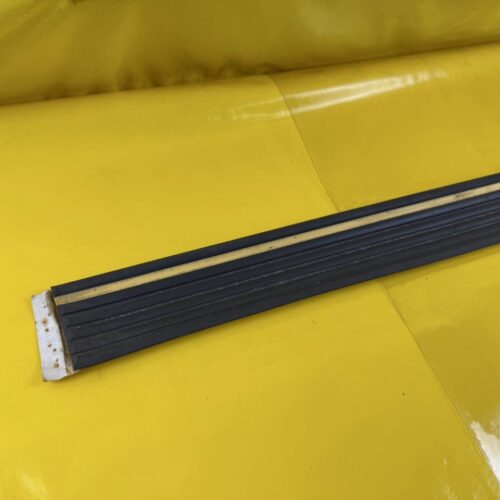 Schutzzierleiste Opel Kadett E Vordertür links blaugrau gelber Streifen GM 90365547 NEU